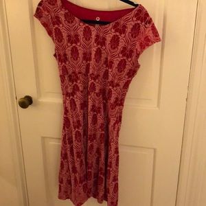 Merrill Casual, Sporty Dress in a red/pink floral pattern. medium